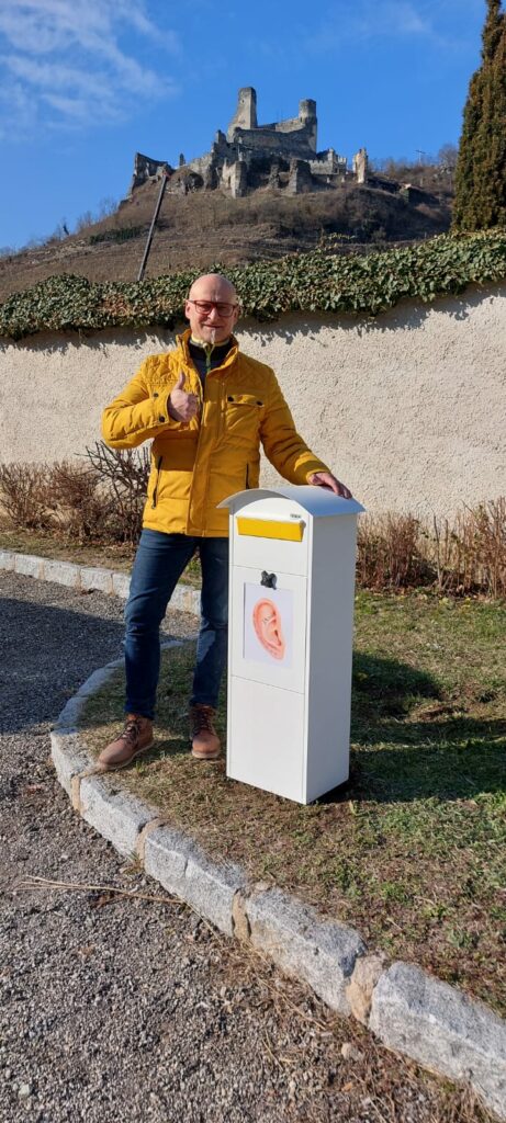 Adi und der Postkasten